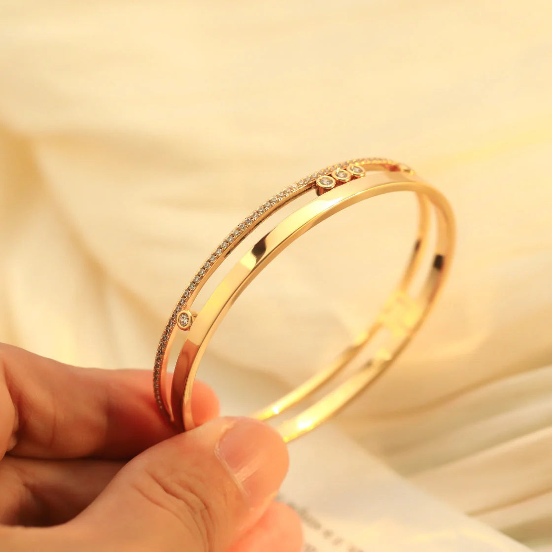 [Glow Muse]Move Romane Diamond Bangle Bracelet