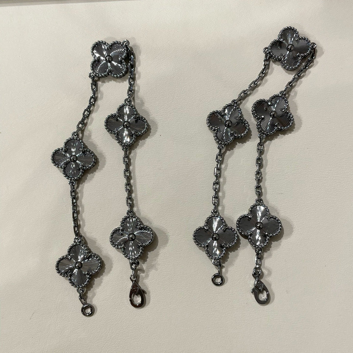 [Glow Muse]CLOVER 5 MOTIF BLACK BRACELET
