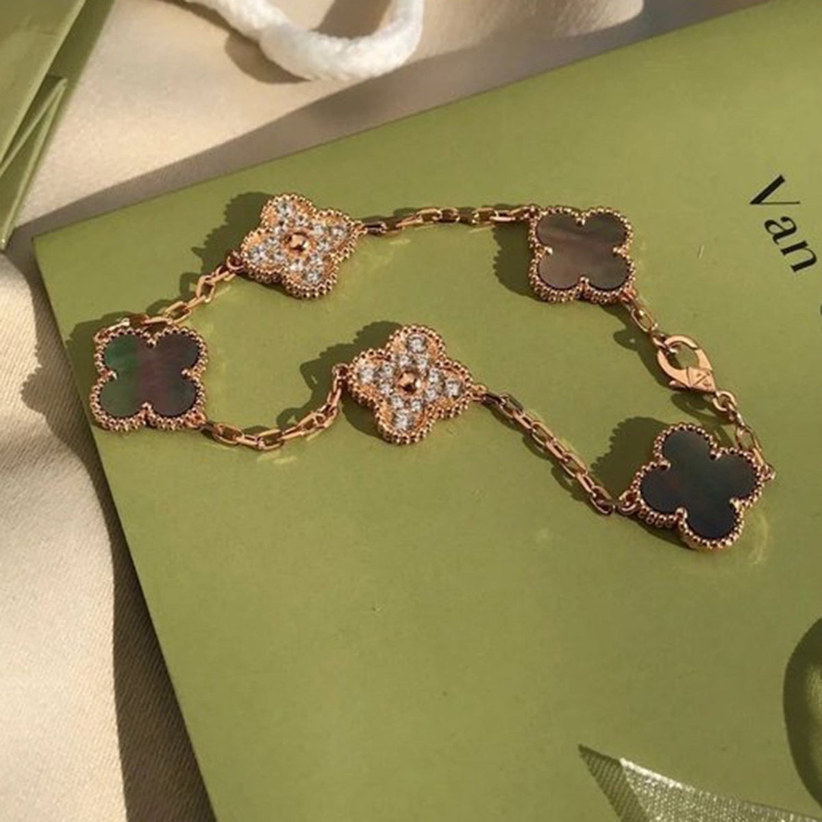 [⭐Glow Muse] CLOVER 5 MOTIF GRAY MOP BRACELET COLLECTION