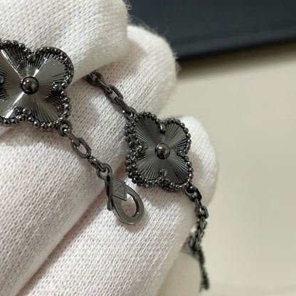 [Glow Muse]CLOVER 5 MOTIF BLACK BRACELET