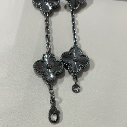 [Glow Muse]CLOVER 5 MOTIF BLACK BRACELET