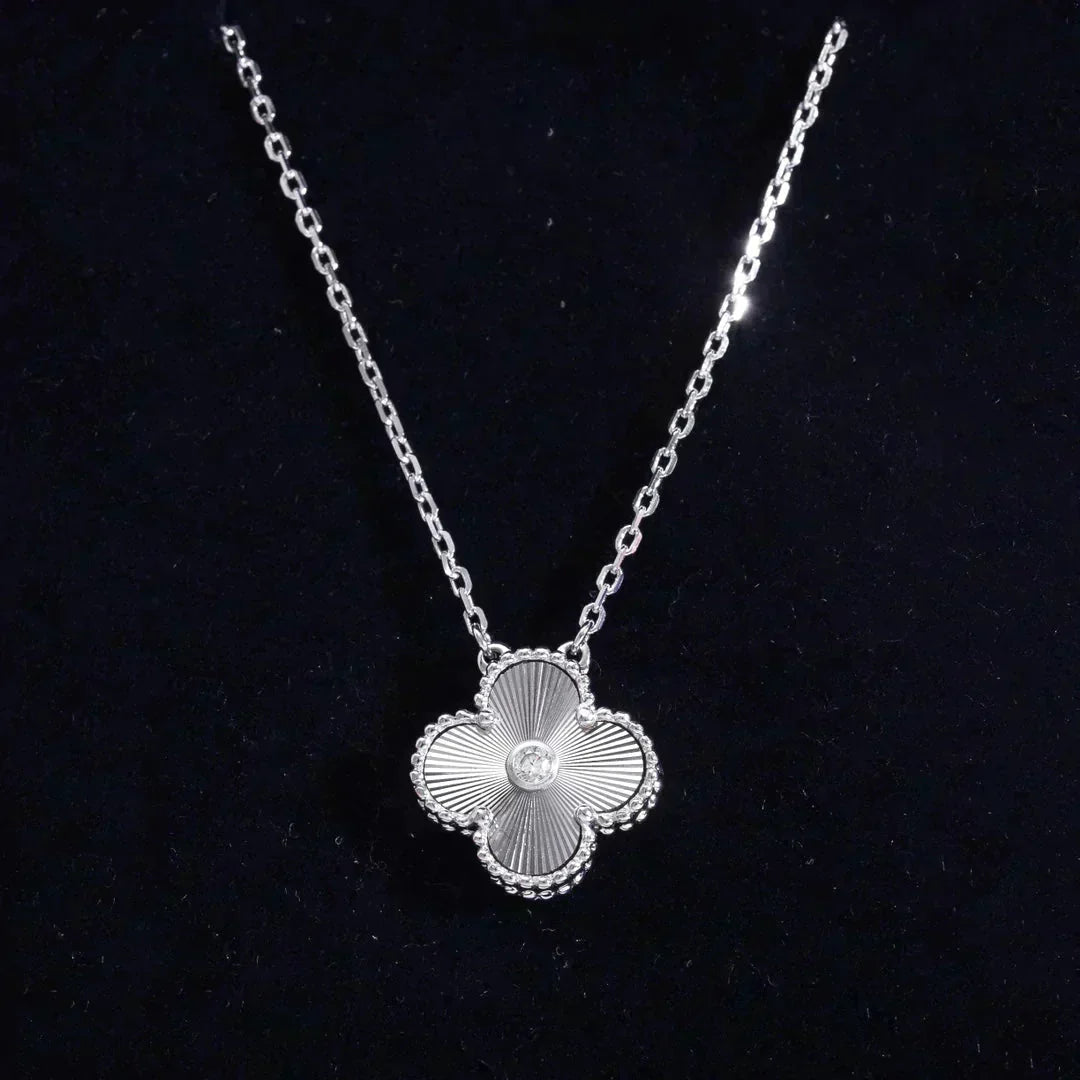 [Glow Muse]CLOVER  15MM DIAMOND LASER NECKLACE SILVER
