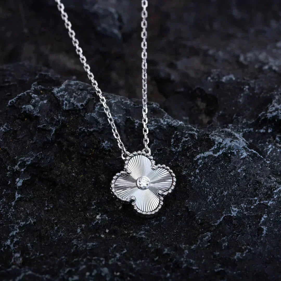 [Glow Muse]CLOVER  15MM DIAMOND LASER NECKLACE SILVER