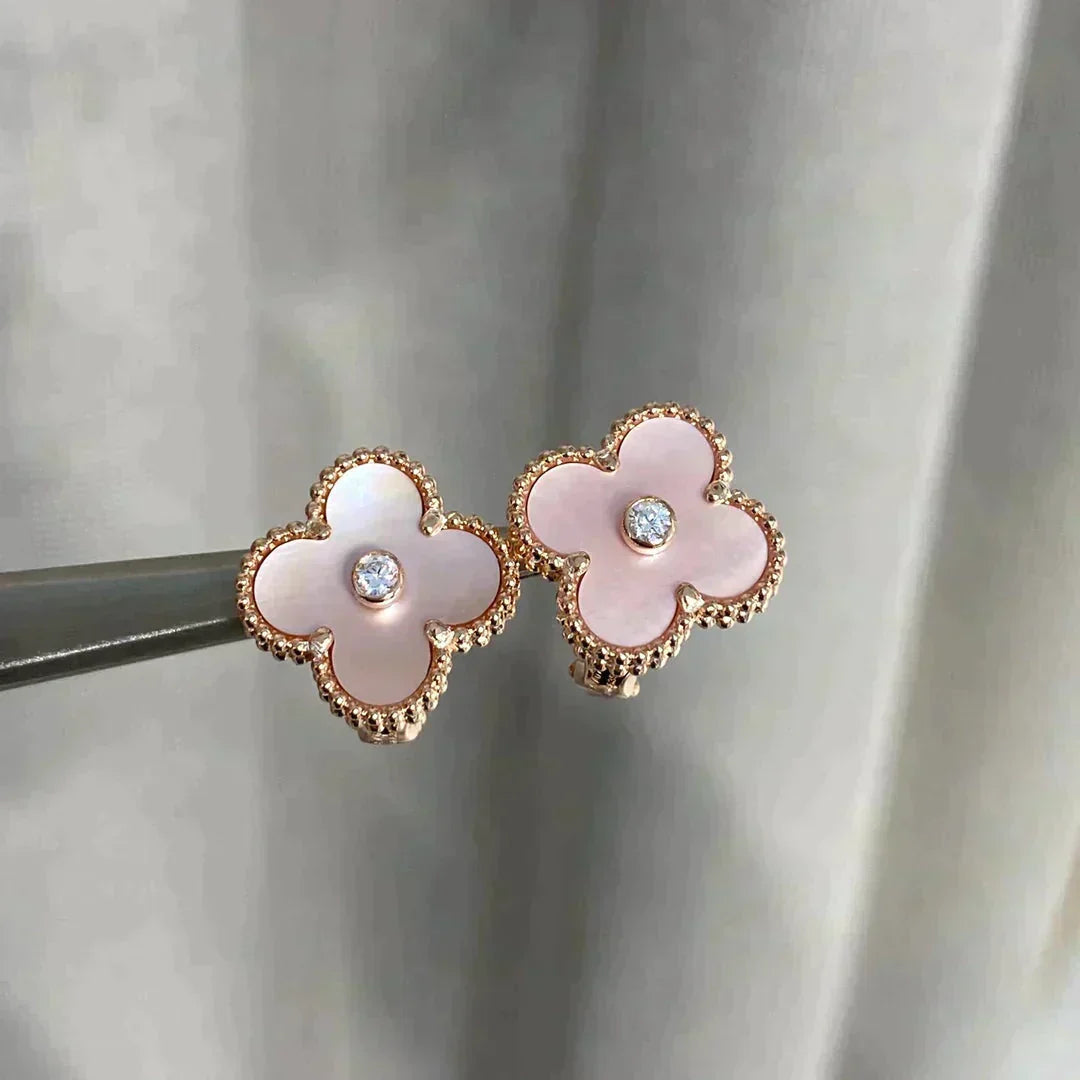 [Glow Muse]CLOVER MEDIUM 1 MOTIFS  PINK MOP DIAMOND EARRINGS