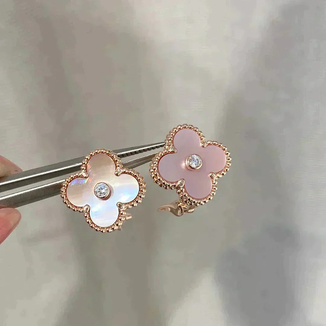[Glow Muse]CLOVER MEDIUM 1 MOTIFS  PINK MOP DIAMOND EARRINGS
