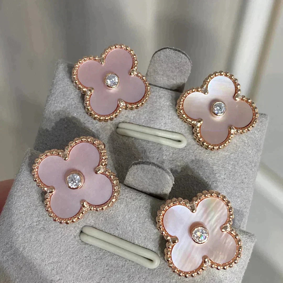 [Glow Muse]CLOVER MEDIUM 1 MOTIFS  PINK MOP DIAMOND EARRINGS