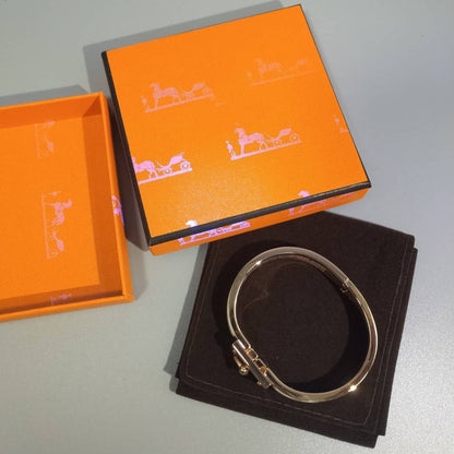[Glow Muse]H GREY BRACELET