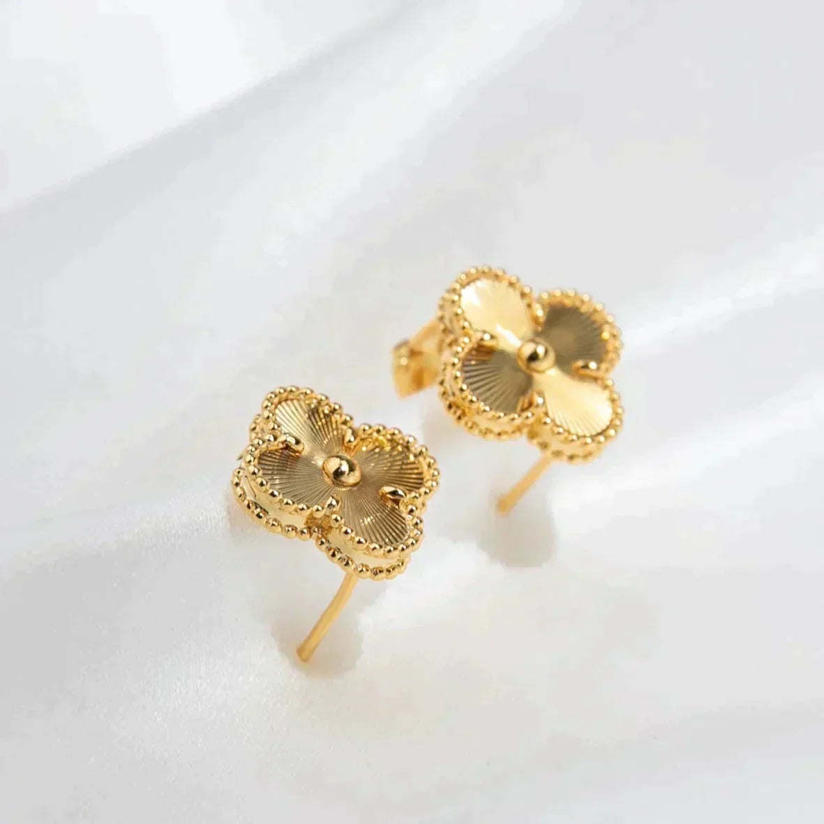 [Glow Muse]CLOVER MEDIUM 1 MOTIFS LASER EARRINGS