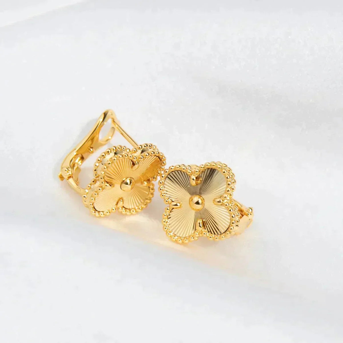 [Glow Muse]CLOVER MEDIUM 1 MOTIFS LASER EARRINGS
