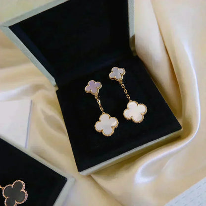 [Glow Muse]CLOVER 2 MOTIF WHITE MOP EARRINGS
