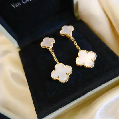 [Glow Muse]CLOVER 2 MOTIF WHITE MOP EARRINGS