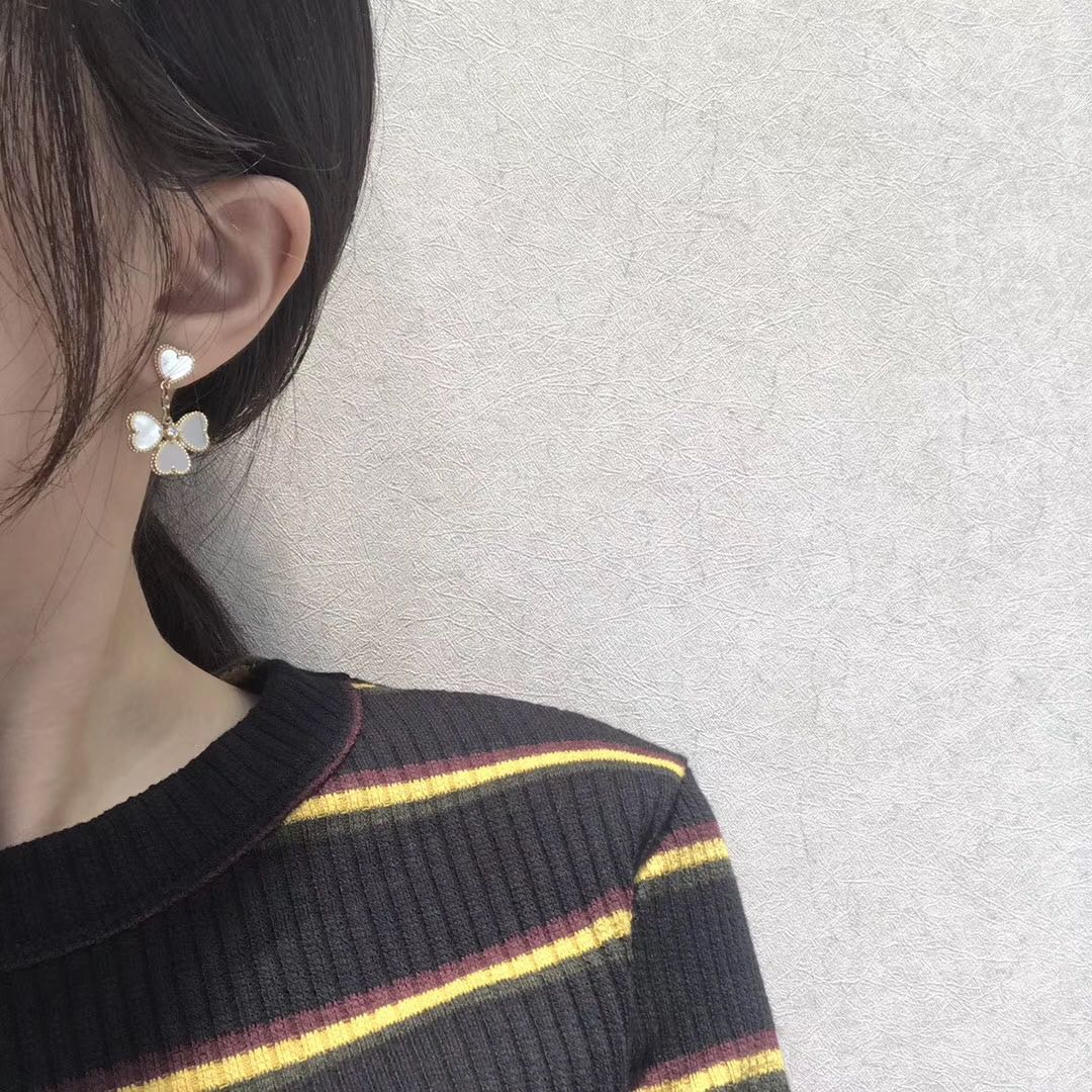 [Glow Muse]CLOVER SWEET WHITE MOP EARRINGS