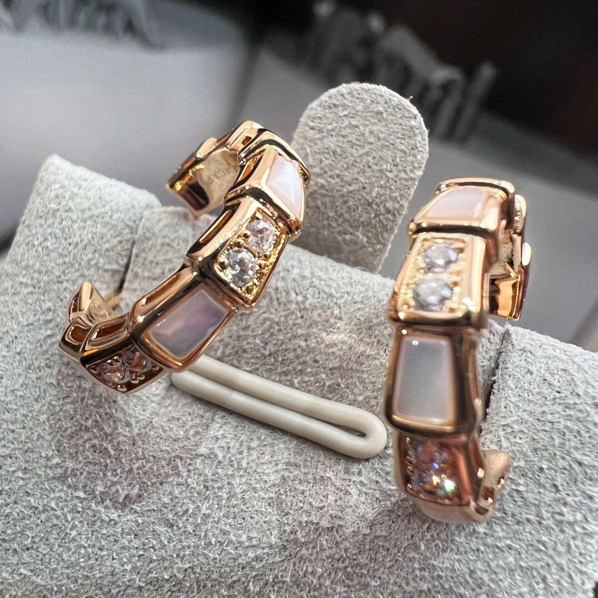 [Glow Muse]SERPENTI MOP PINK GOLD EARRINGS