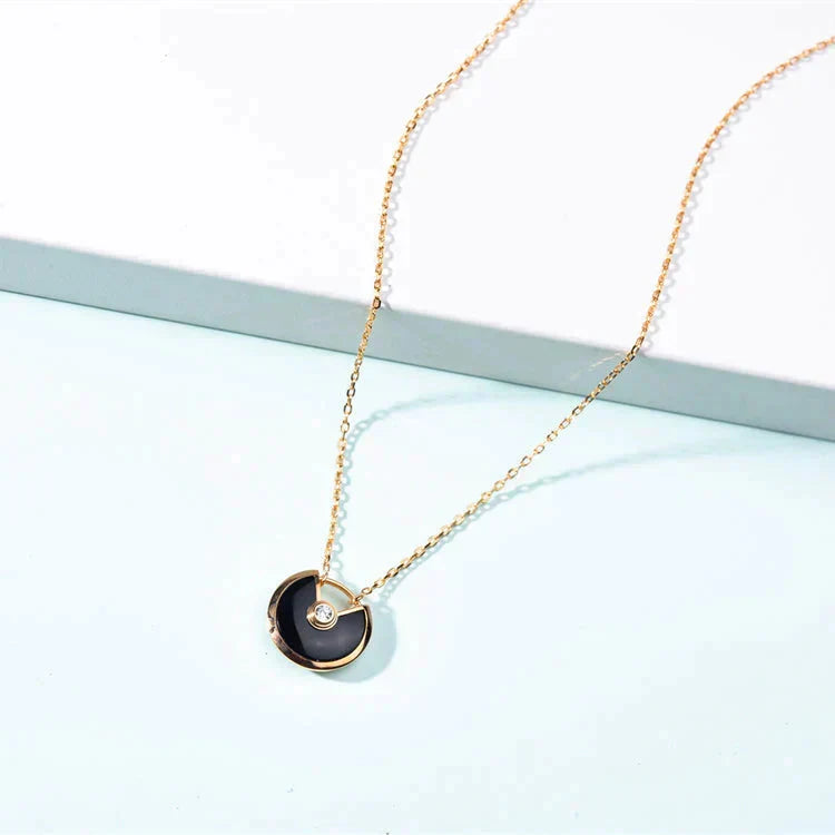 [Glow Muse]AMULETTE GOLD CARNELIAN ONYX NECKLACE