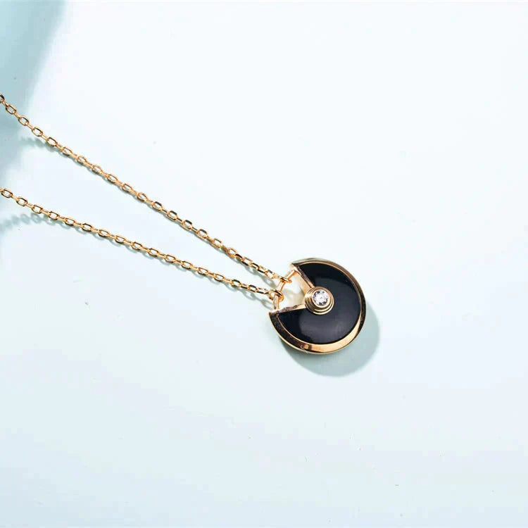 [Glow Muse]AMULETTE GOLD CARNELIAN ONYX NECKLACE