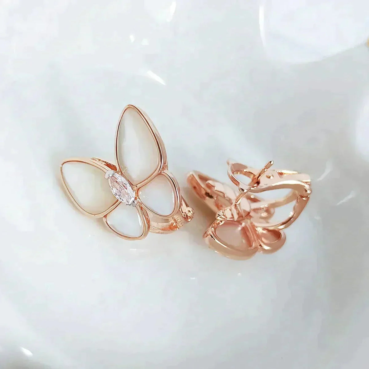 [Glow Muse]BUTTERFLY MOP DIAMOND EARRINGS