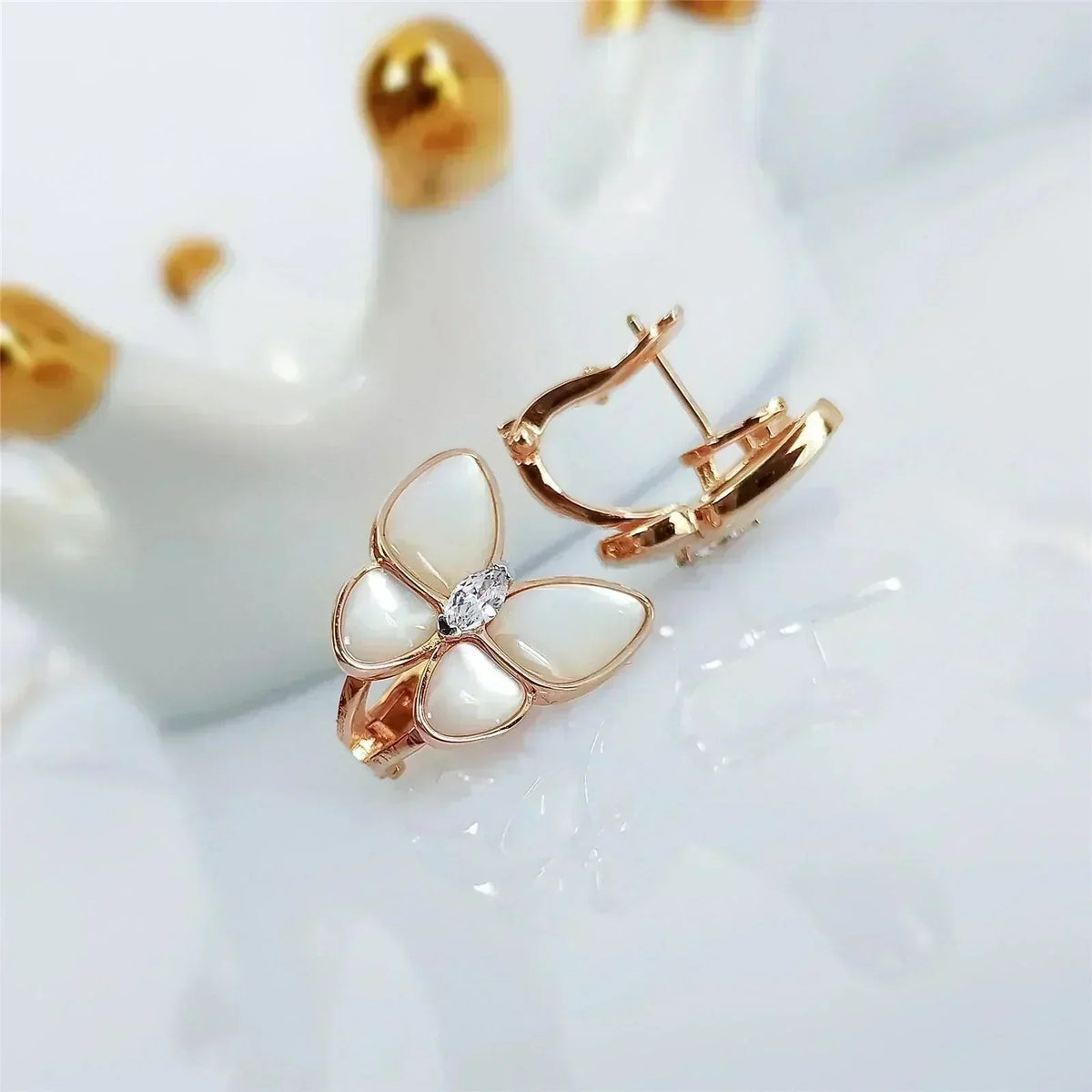 [Glow Muse]BUTTERFLY MOP DIAMOND EARRINGS
