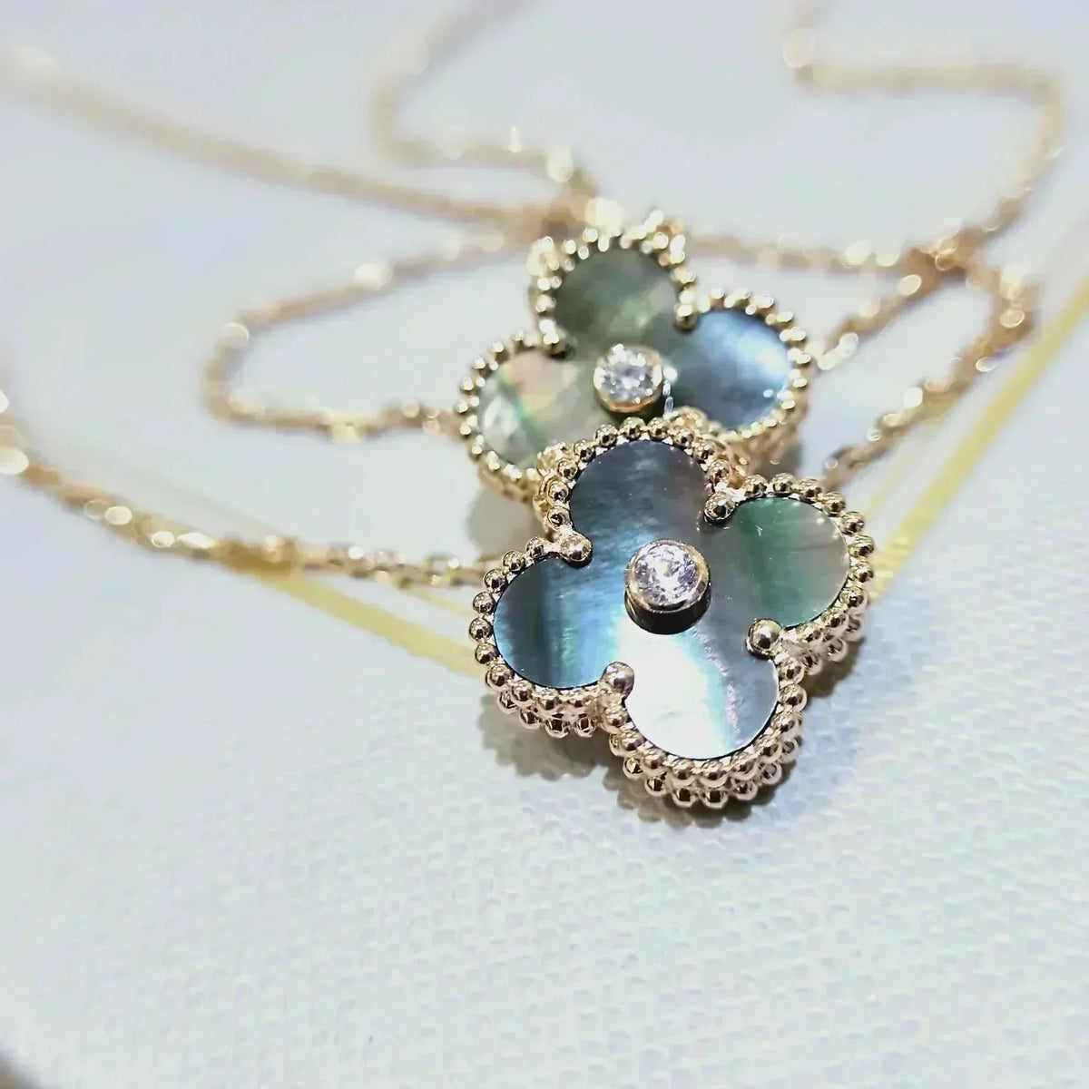 [Glow Muse]CLOVER 15MM DIAMOND AND MOTHER-OF-GREY NECKLACE