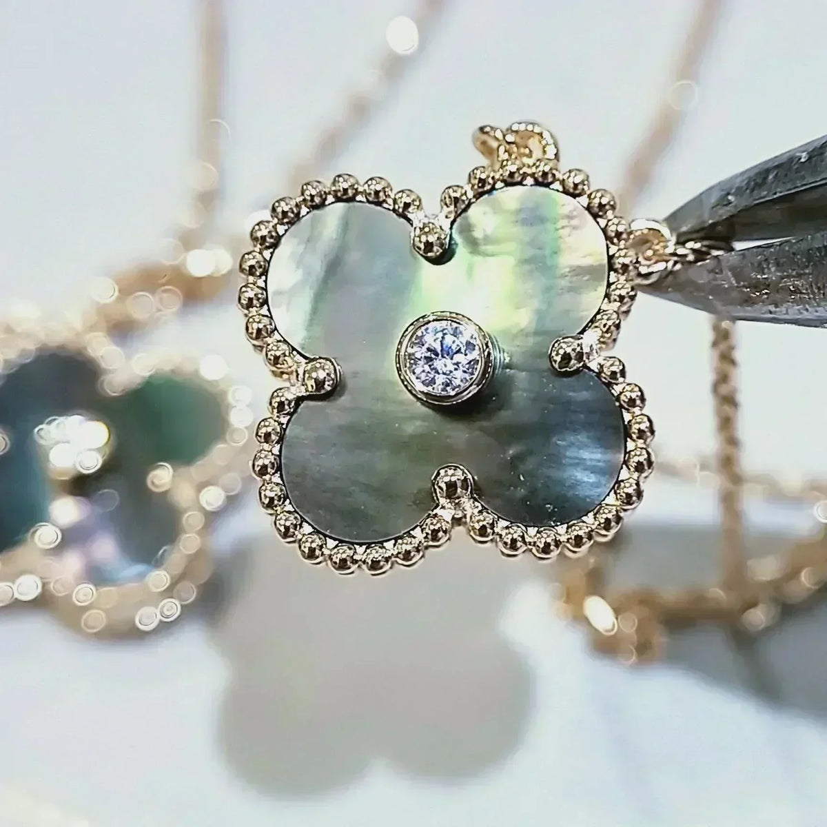 [Glow Muse]CLOVER 15MM DIAMOND AND MOTHER-OF-GREY NECKLACE