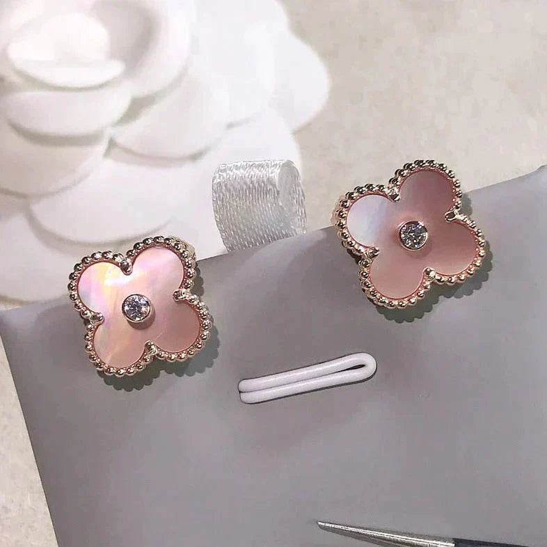 [Glow Muse]CLOVER MEDIUM 1 MOTIFS  PINK MOP DIAMOND EARRINGS