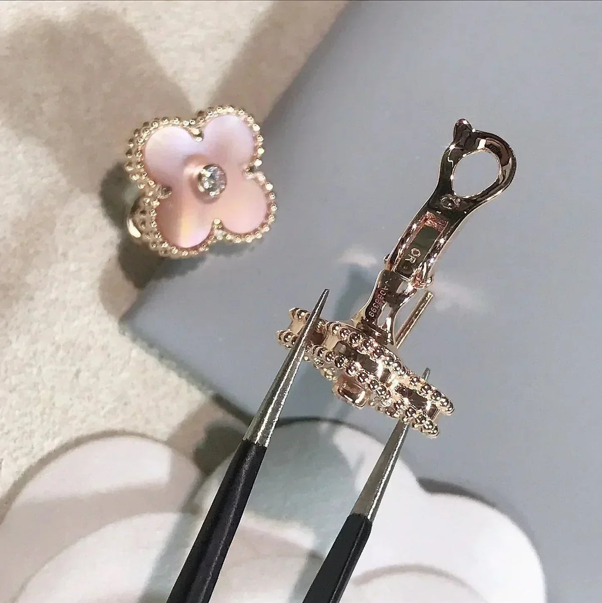 [Glow Muse]CLOVER MEDIUM 1 MOTIFS  PINK MOP DIAMOND EARRINGS