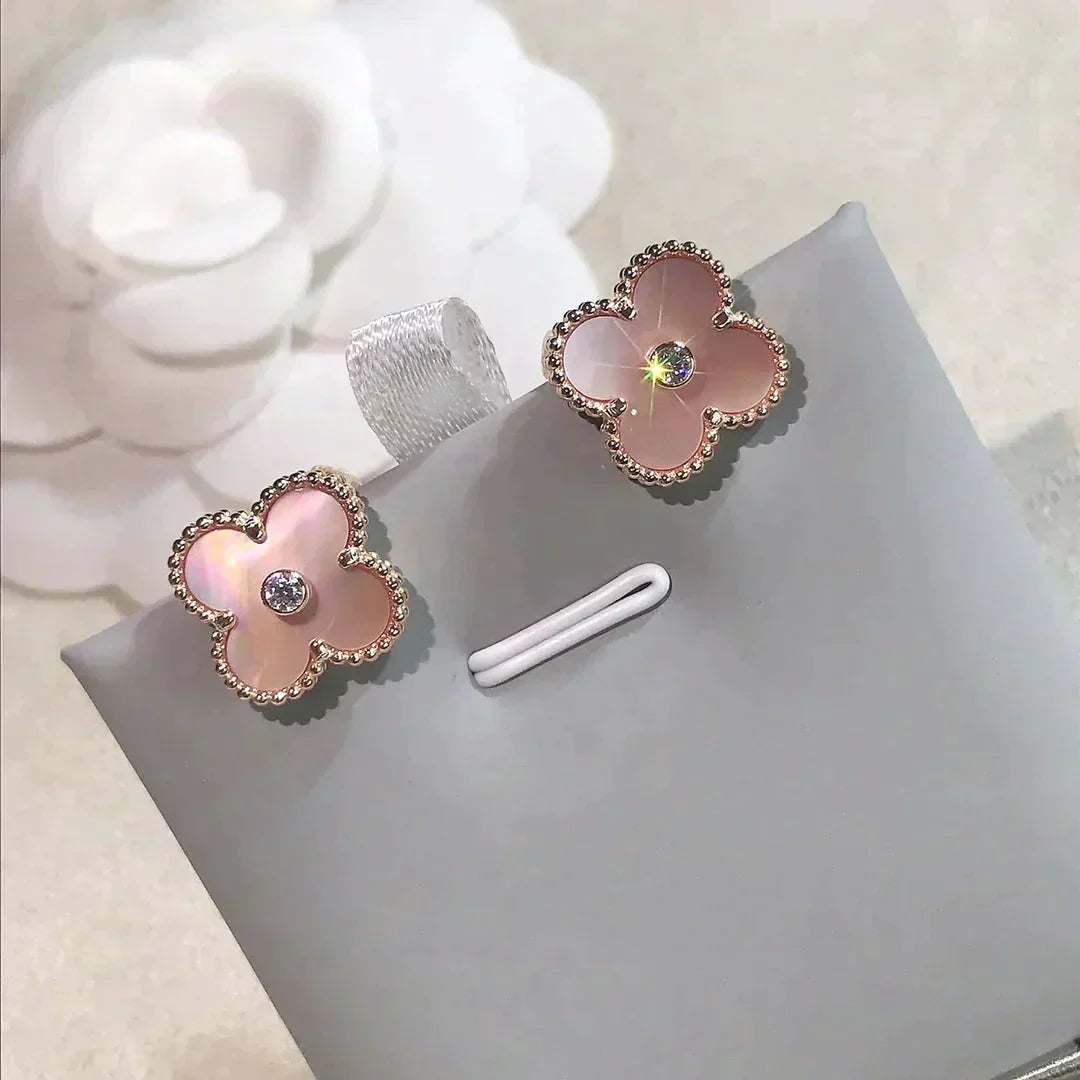 [Glow Muse]CLOVER MEDIUM 1 MOTIFS  PINK MOP DIAMOND EARRINGS