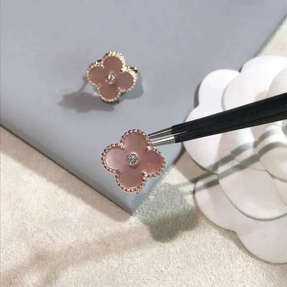 [Glow Muse]CLOVER MEDIUM 1 MOTIFS  PINK MOP DIAMOND EARRINGS