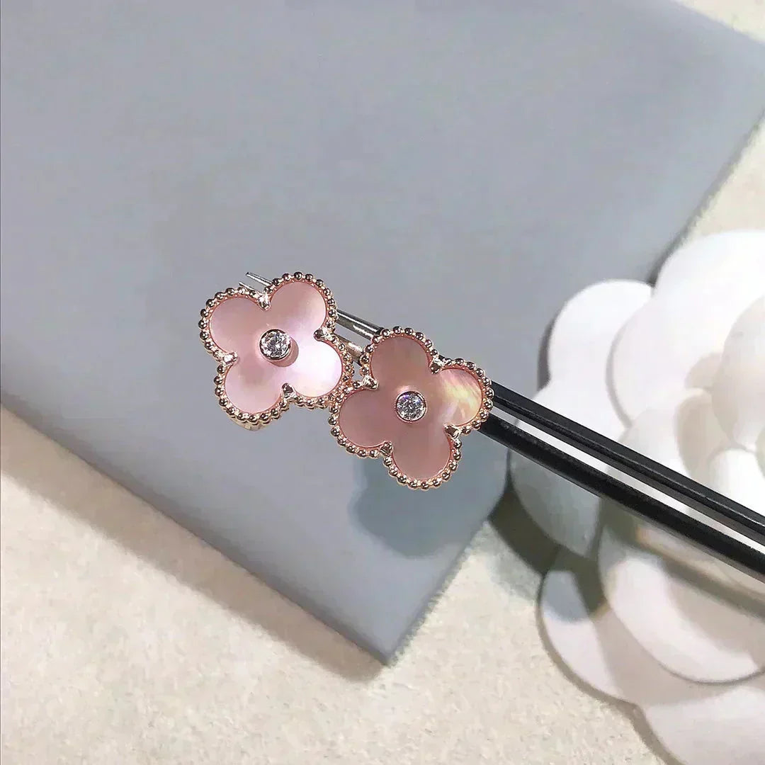 [Glow Muse]CLOVER MEDIUM 1 MOTIFS  PINK MOP DIAMOND EARRINGS