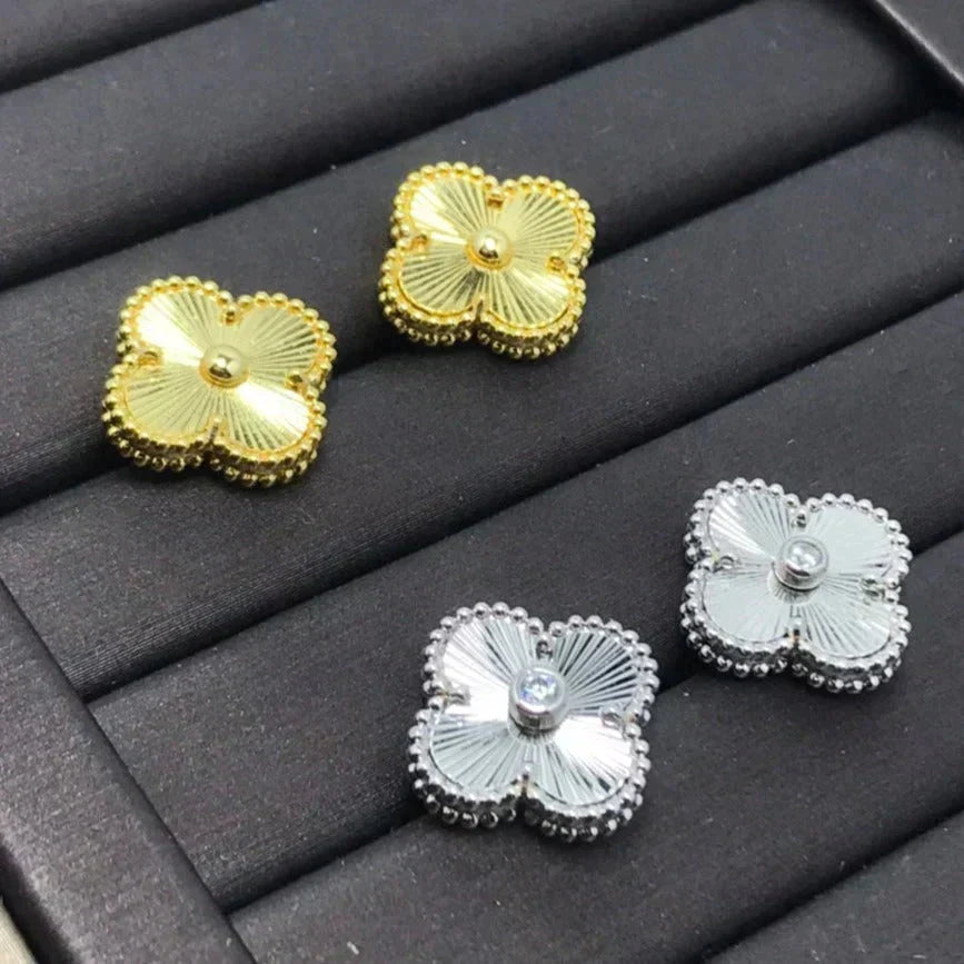 [Glow Muse]CLOVER MINI 9.5MM LASER EARRINGS