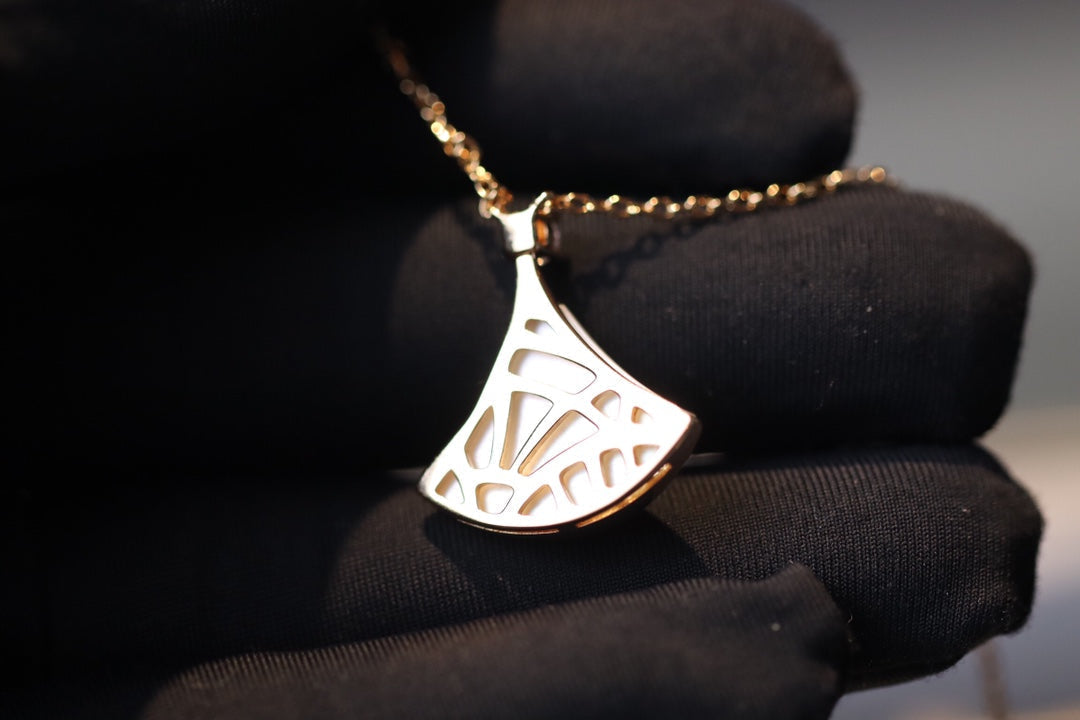 [Glow Muse]DREAM NECKLACE WHITE MOP PINK GOLD 1 DIAMOND