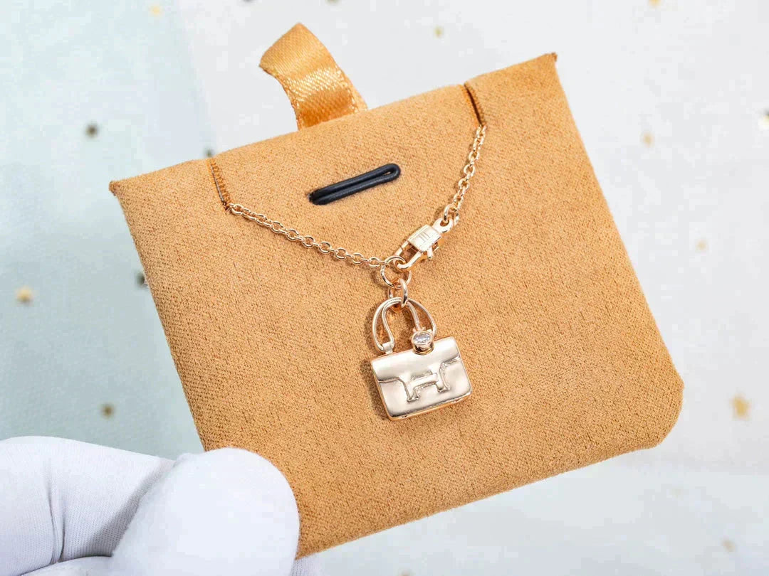[Glow Muse]AMULETTE PEDANT ROSE GOLD NECKLACE