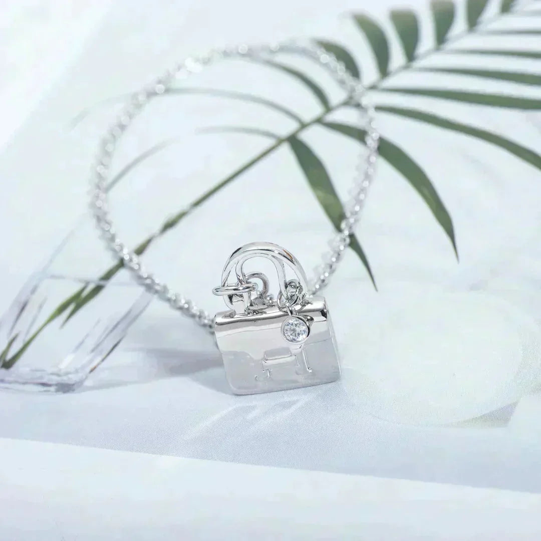 [Glow Muse]AMULETTE PEDANT SILVER NECKLACE