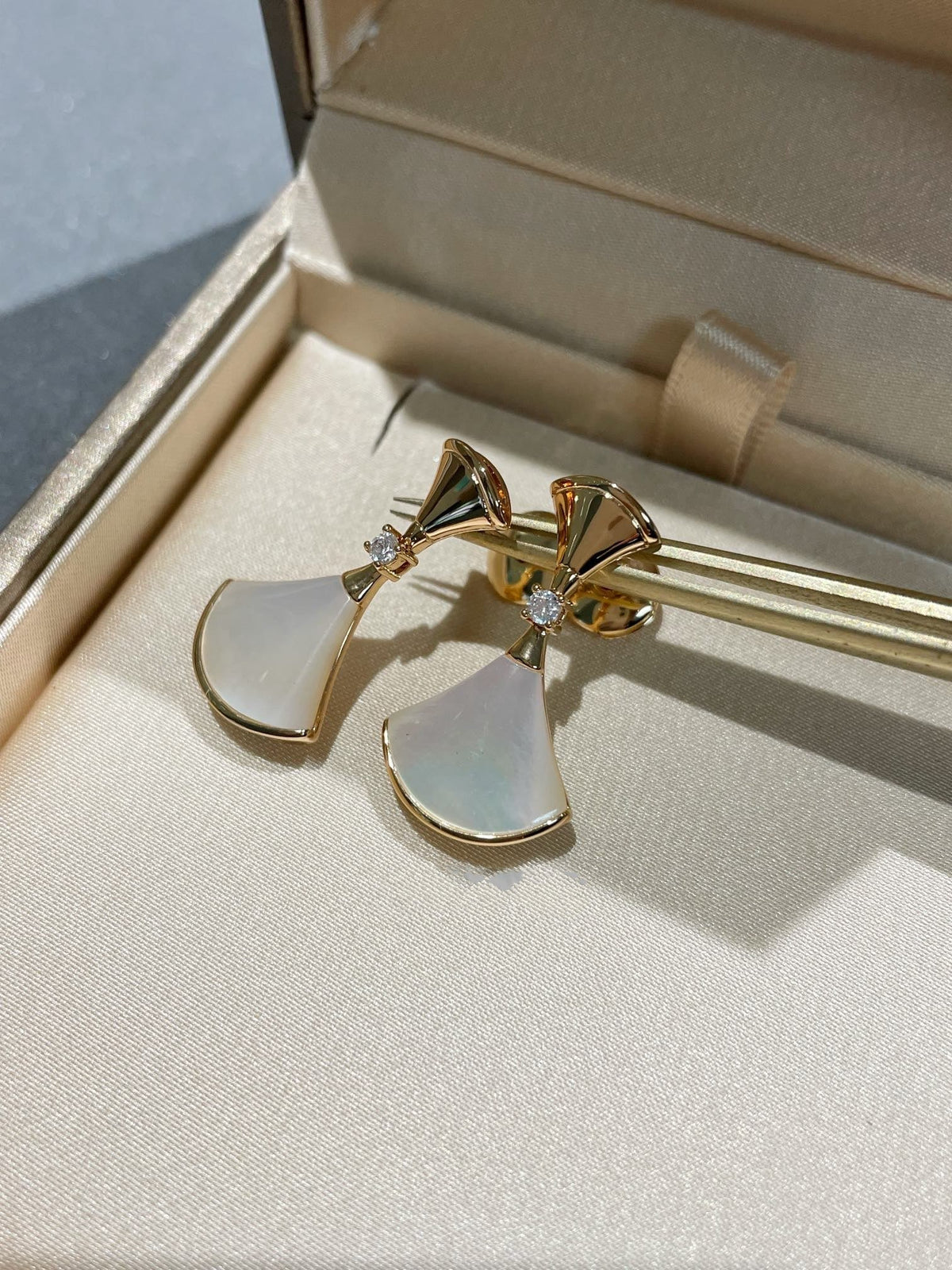 [Glow Muse]DREAM MOP 1 DIAMOND EARRINGS
