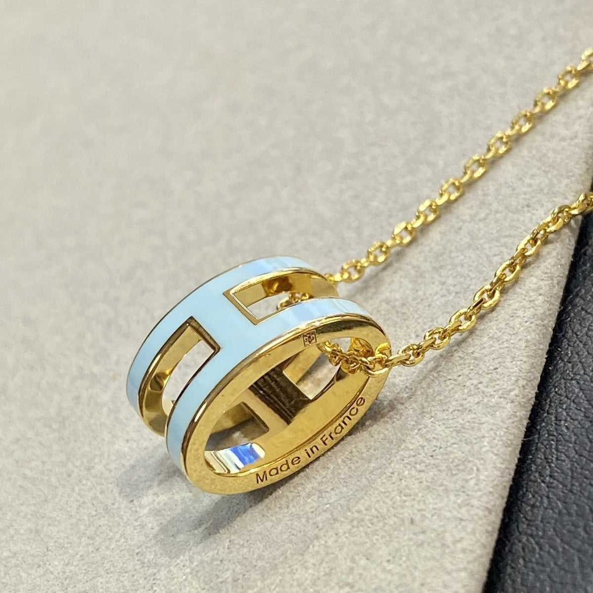 [Glow Muse]POP H LIGHT BLUE NECKLACE