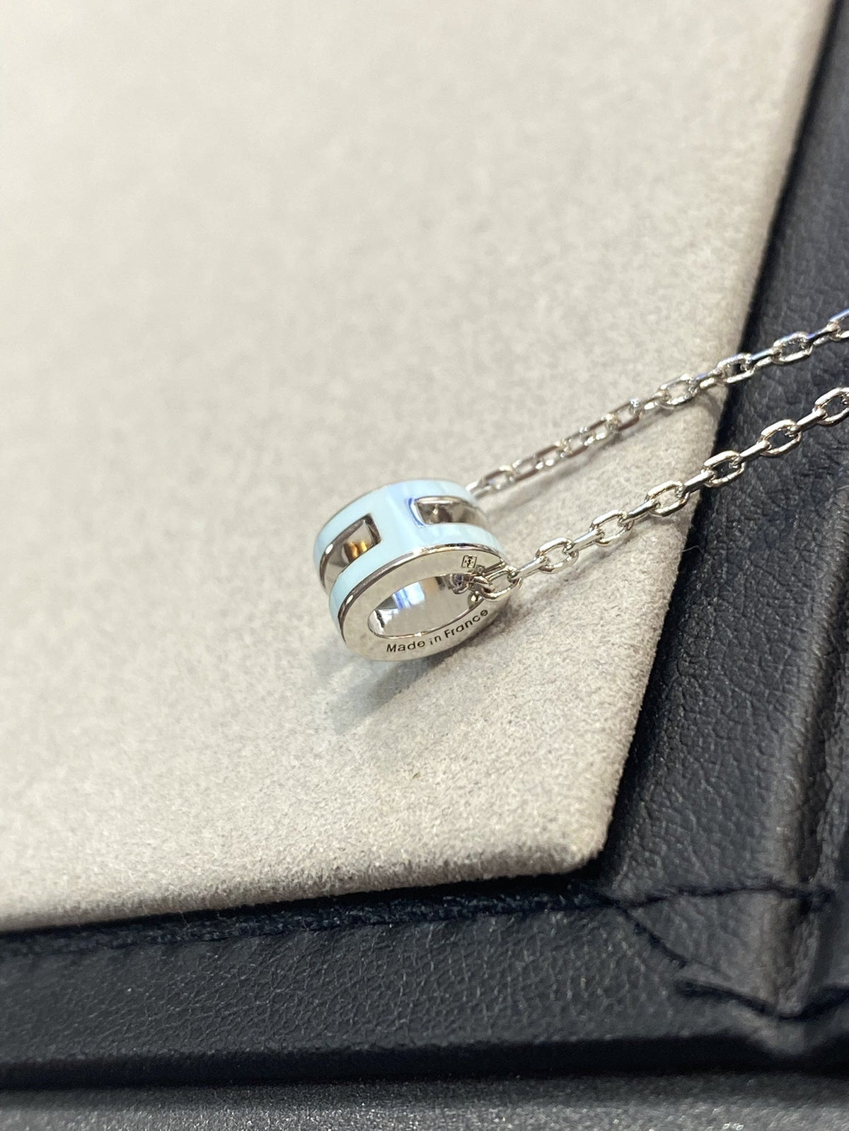 [Glow Muse]POP H LIGHT BLUE NECKLACE