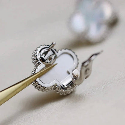 [Glow Muse]CLOVER MEDIUM 1 MOTIFS  WHITE MOP EARRINGS SILVER
