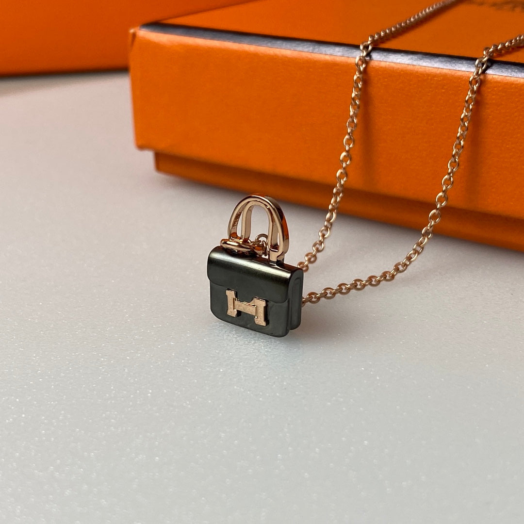 [Glow Muse]CONSTANCE BLACK PEDANT PINK GOLD NECKLACE