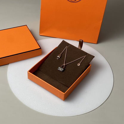 [Glow Muse]CONSTANCE BLACK PEDANT PINK GOLD NECKLACE