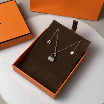 [Glow Muse]CONSTANCE BLACK PEDANT PINK GOLD NECKLACE