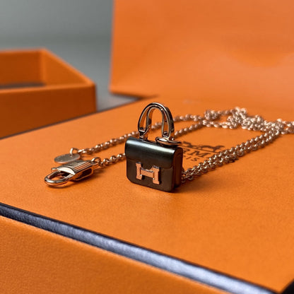 [Glow Muse]CONSTANCE BLACK PEDANT PINK GOLD NECKLACE