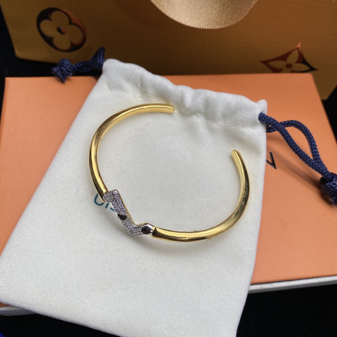 [Glow Muse]VOLTE UPSITE DOWN DIAMOND GOLD OPEN BRACELET