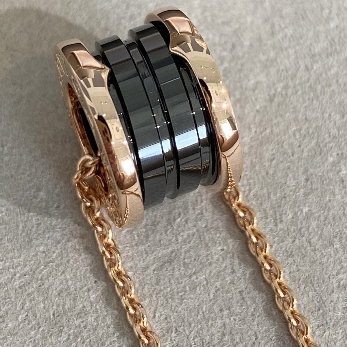 [Glow Muse]ZERO 1 BLACK CERAMIC PINK GOLD NECKLACE