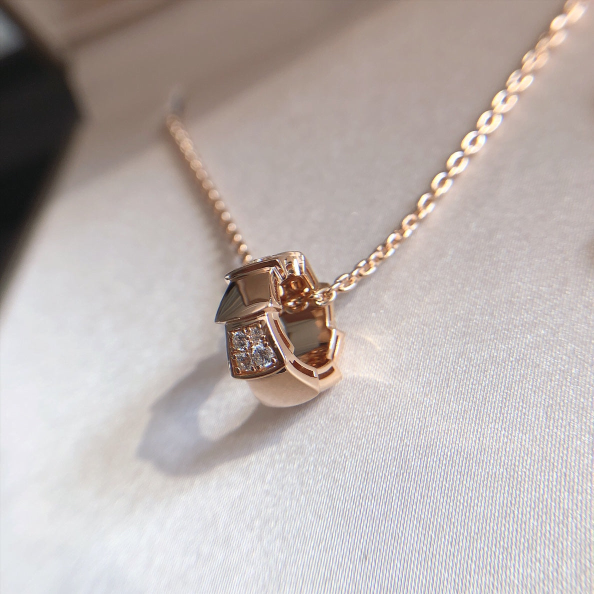 [Glow Muse]SERPENTI PEDANT DIAMOND PINK GOLD NECKLACE