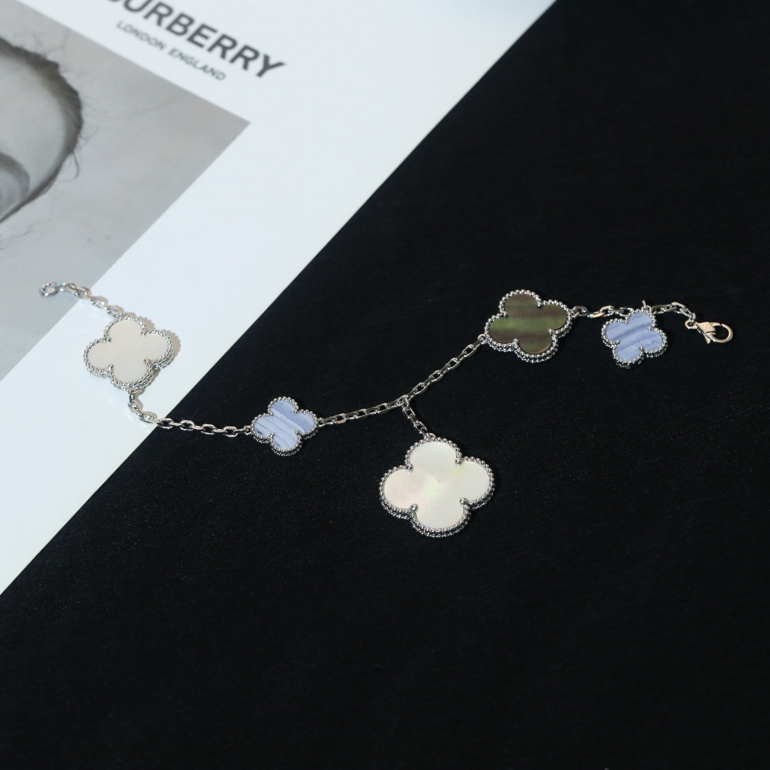 [Glow Muse]CLOVER BRACELET 5 MOTIFS MOP CHALCEDONY SILVER