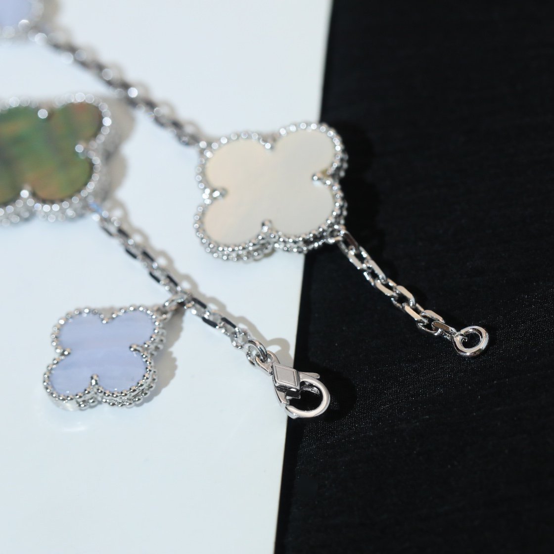 [Glow Muse]CLOVER BRACELET 5 MOTIFS MOP CHALCEDONY SILVER