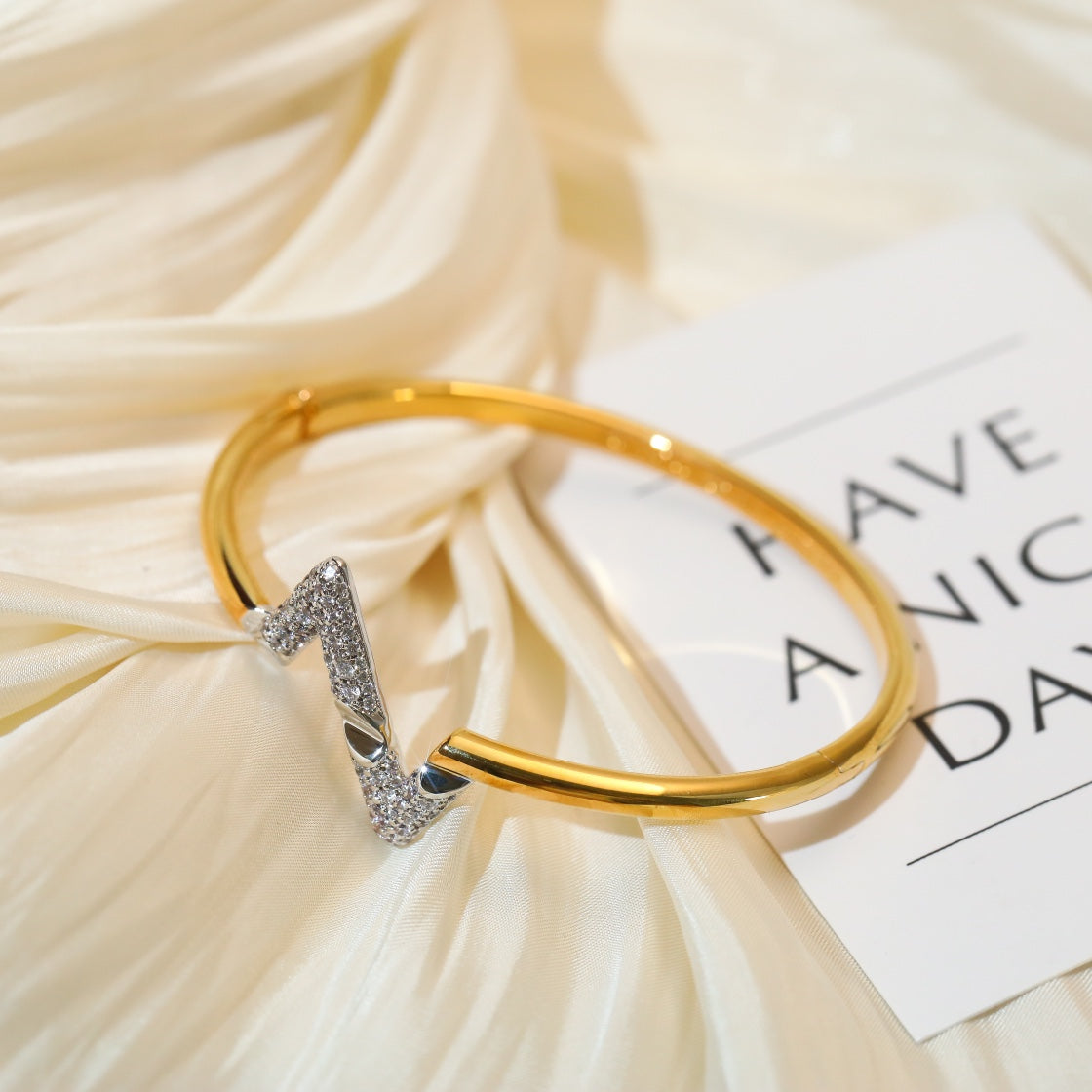 [Glow Muse]VOLTE UPSITE DOWN GOLD DIAMOND BRACELET