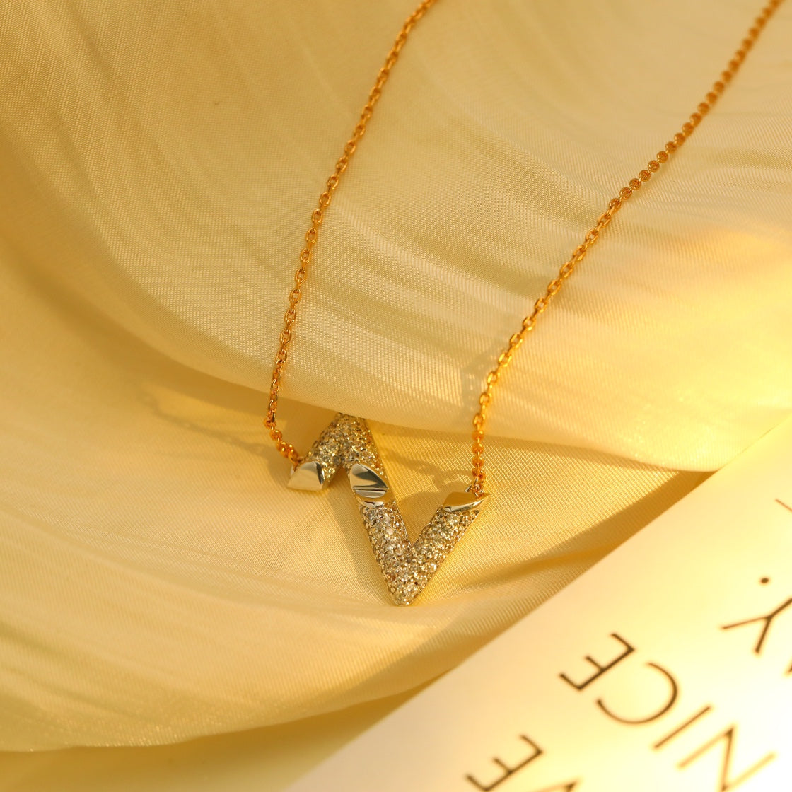 [Glow Muse]VOLT SILVER DIAMOND PEDANT NECKLACE