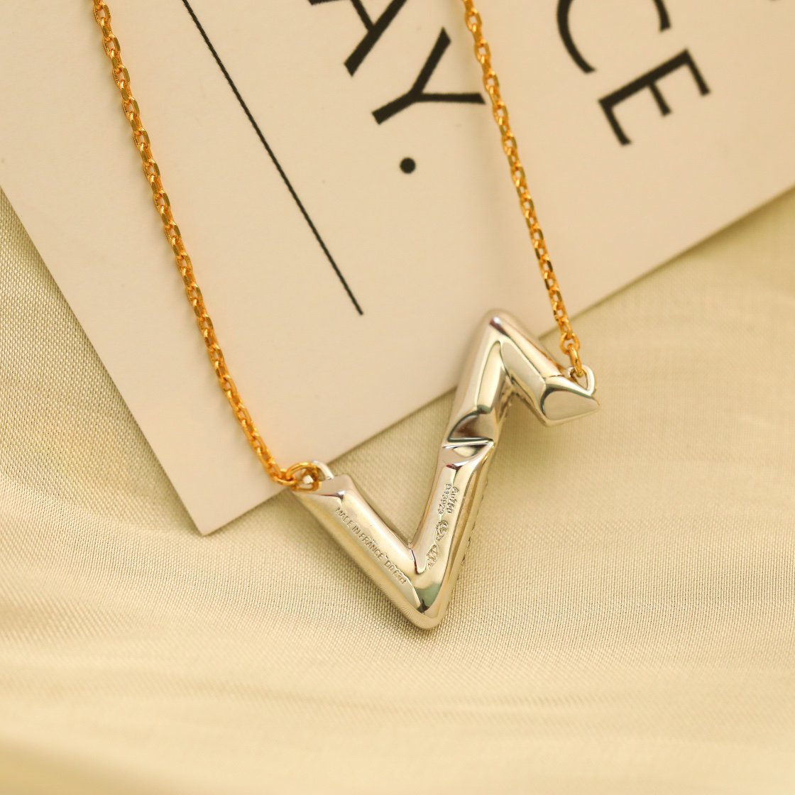 [Glow Muse]VOLT SILVER DIAMOND PEDANT NECKLACE
