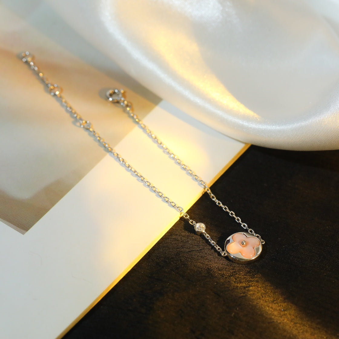 [Glow Muse]SUN MOTIF PINK MOP SILVER BRACELET