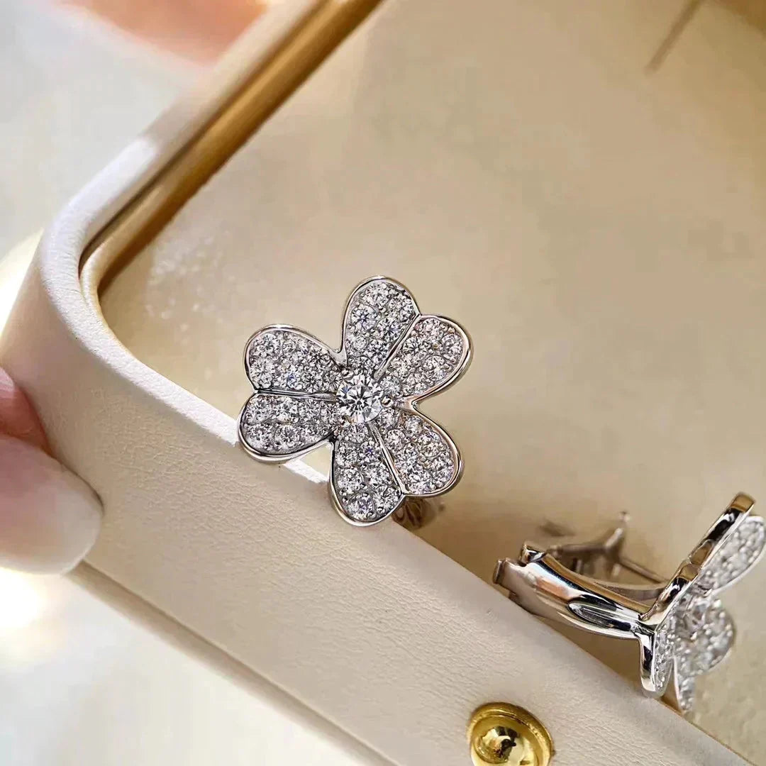 [Glow Muse]CLOVER COMOS DIAMOND EARRINGS SILVER